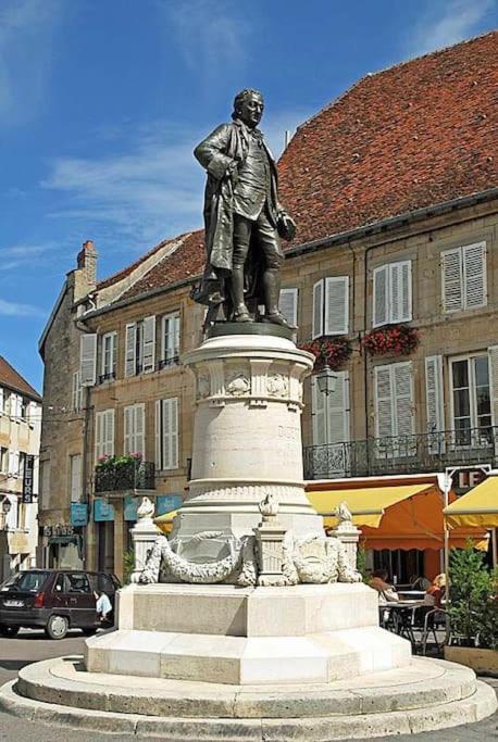 Appartement Proche Des Remparts Langres Bagian luar foto