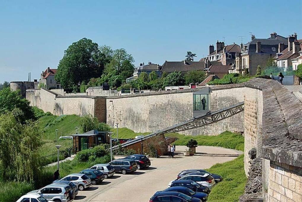 Appartement Proche Des Remparts Langres Bagian luar foto